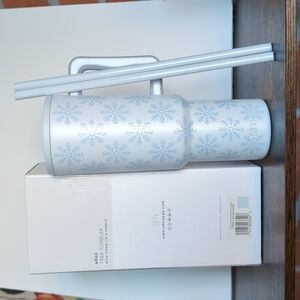 Simple Modern TREK 40oz Tumbler 2023 TREKMAS Collection in Snowflake Pattern NEW